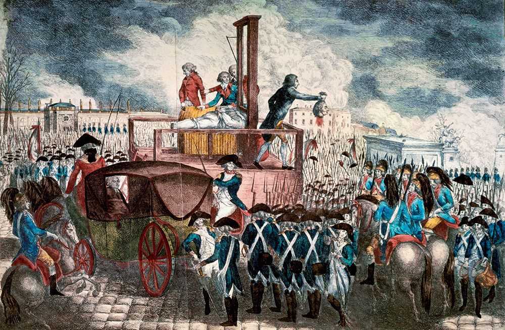 Konkordijas laukumā sanākušais pūlis aplūko giljotinētā Francijas karaļa Luija XVI galvu 1793. gada 21. janvārī...