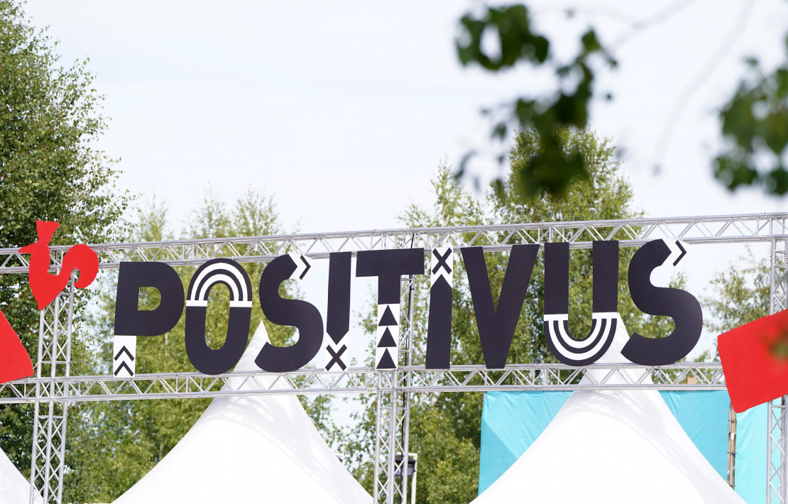 "Positivus".