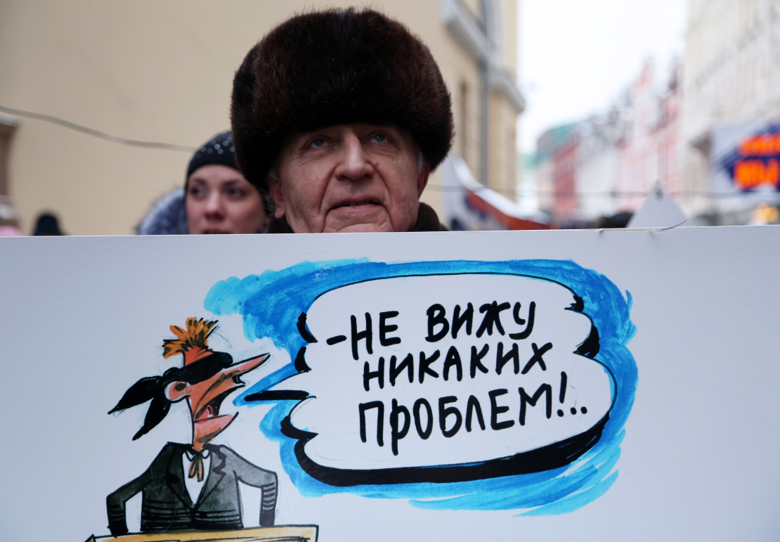 Pie Saeimas ēkas norisinās Krievu skolu aizstāvju štāba rīkotā protesta akcija pret ieceri pāriet uz izglītību latviešu valodā.