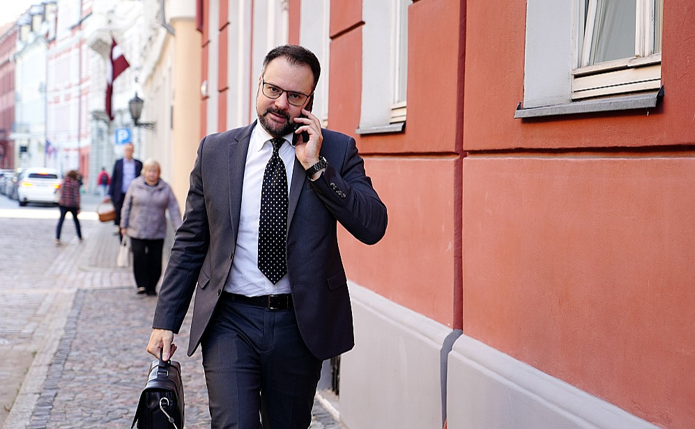 Runāšanā nepārspējams čempions, Kaspars vilku no meža izrunās un komandēt arī prot. Briškens strādā triecientempā!