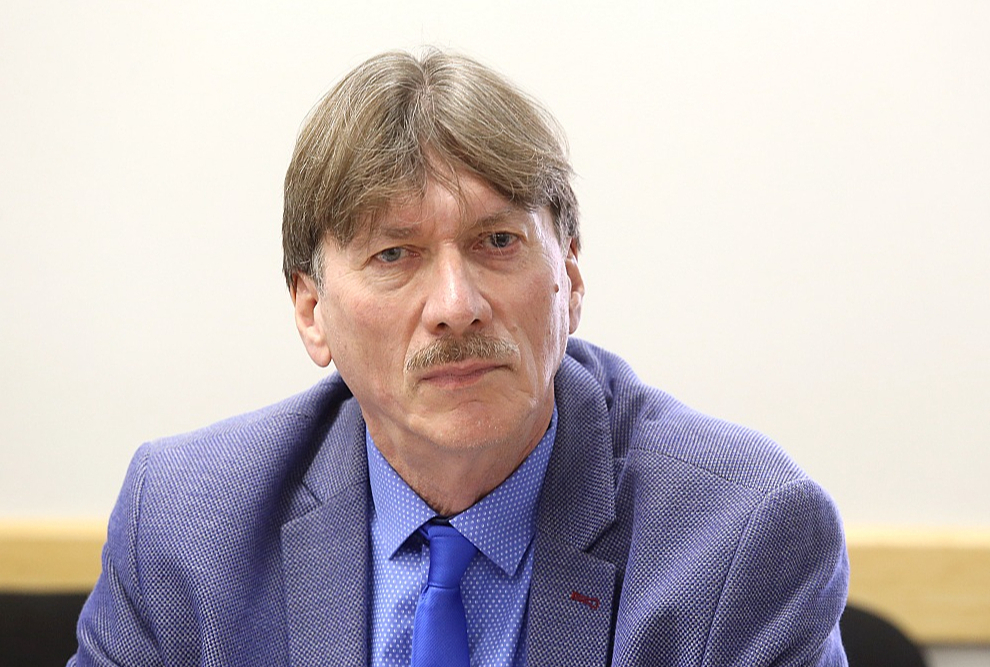 "Kaut arī pēc likuma valsts līdzfinansējums ielu uzturēšanai un atjaunošanai jau tagad paredzēts līdz 50% apmērā, patiesībā tas ir vien 22% – krietni mazāks, nekā būtu nepieciešams. Visticamāk, arī nākamgad būs vien divas trīs pašvaldības, kas saņems visu ielu uzturēšanai un atjaunošanai paredzēto valsts līdzfinansējumu," Latvijas Pašvaldību savienības padomnieka tautsaimniecības lietās Aino Salmiņa prognozes nav optimistiskas.