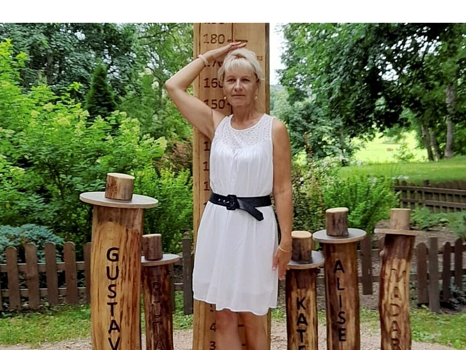 Kokneses parkā atkal ikviens savējo augumu var samērīt ar Pumpura eposa dižvīru Lāčplēša un viņa drauga Kokneša augumiem.