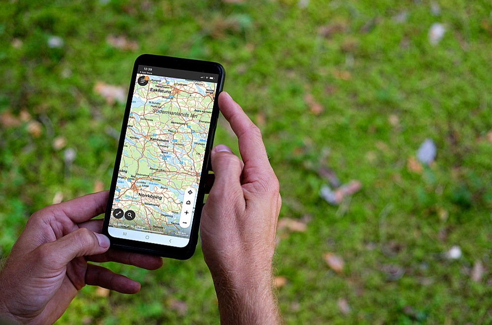 LVM Geo 1 Platformā GEO pieejams visplašākais karšu un datu slāņu klāsts. Mežsaimniecisko darbu veicējiem lietotne ļauj saņemt darba uzdevumus un ar tiem saistīto ģeotelpisko informāciju. LVM GEO mobilās lietotnes versija zviedru valodā pieejama jebkuram Zviedrijas iedzīvotājam.