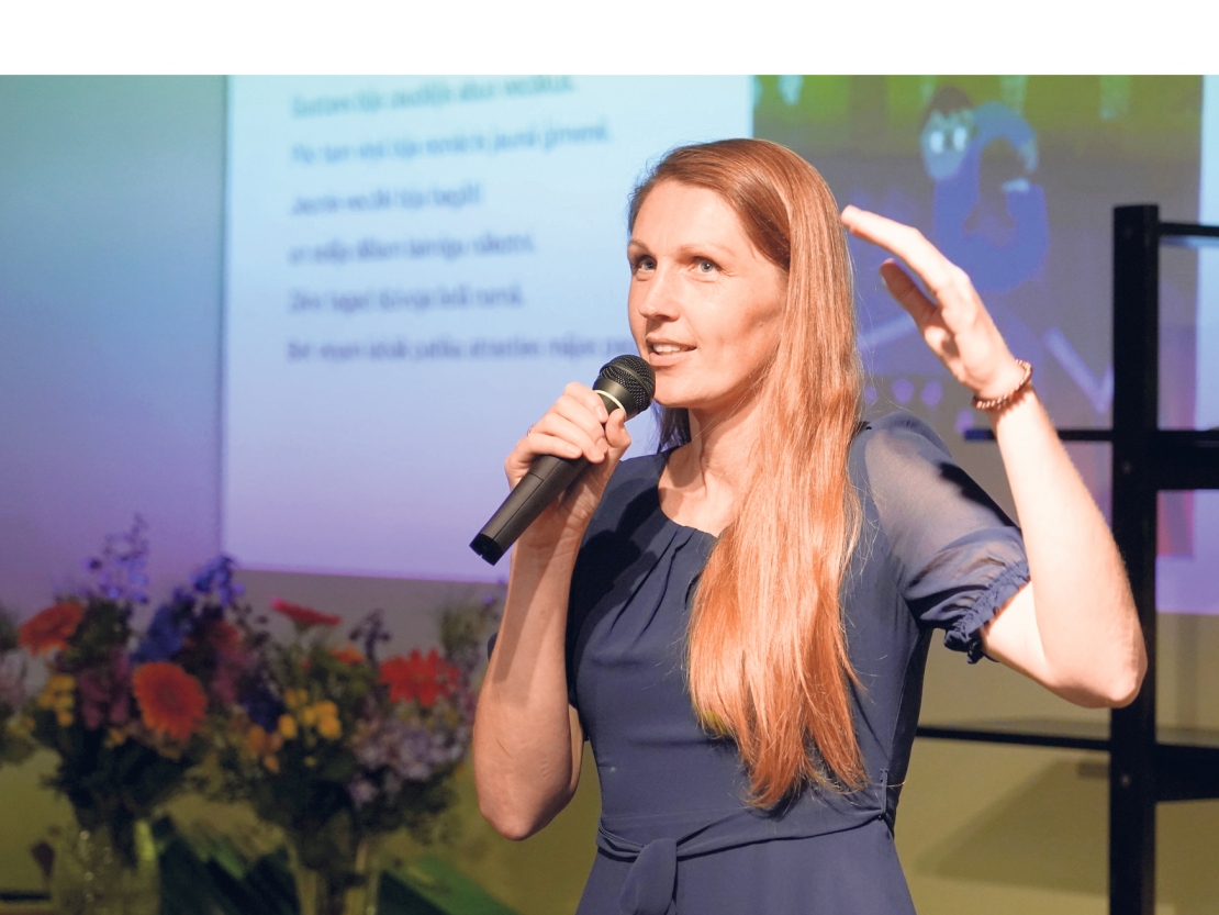 Laura Vinogradova ir arī autore pirmajai latviešu oriģinālliteratūras stāstu grāmatai vieglajā valodā "Stāsti vieglajā valodā", kas tika atvērta jūnijā.