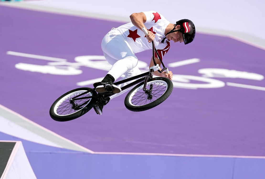 Latvijas BMX frīstaila braucējs Ernests Zēbolds BMX frīstaila sacensībās 2024. gada vasaras olimpiskajās spēlēs Parīzē.