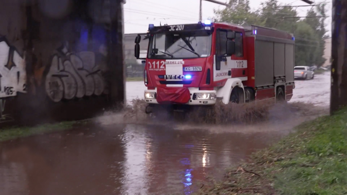 Glābēji steidz palīgā.