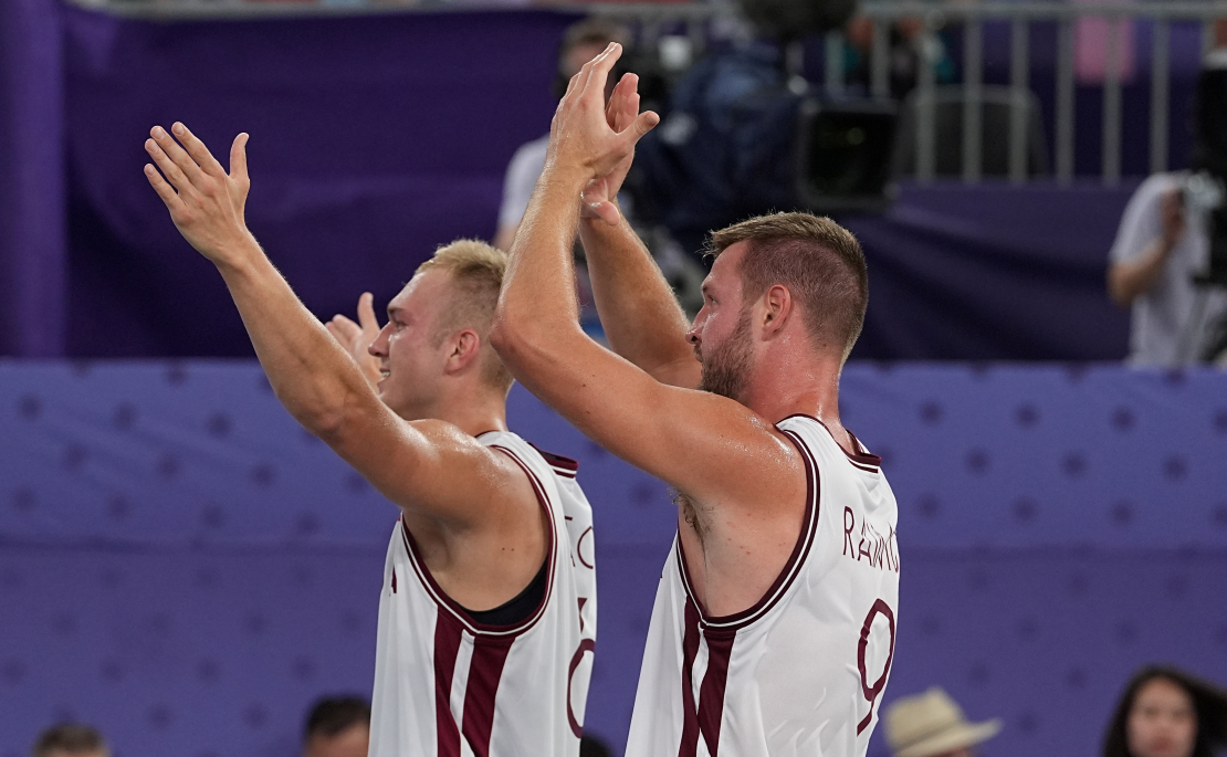 Latvijas 3x3 basketbola izlases spēlētāji - Francis Gustavs Lācis (no kreisās) un Zigmārs Raimo.