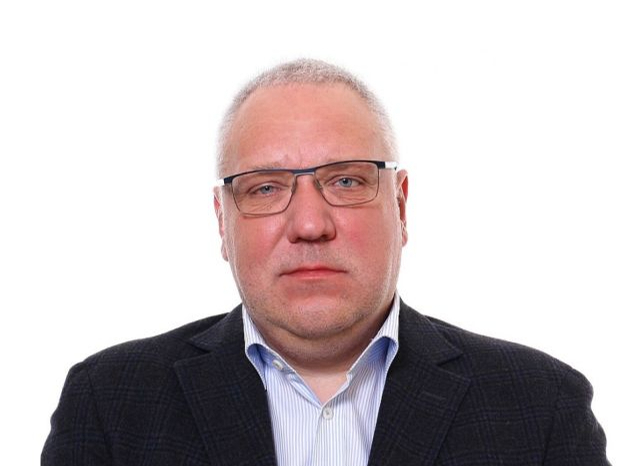 Dzintars Reksnis, AS "Latvenergo" Energorisinājumu pārdošanas daļas vadītājs: "Novērtējam turpmāku sadarbību ar CSDD, tomēr biznesa interesēs šis darījums netika turpināts. Kad CSDD atkārtoti izsludinās iepirkumu par elektromobiļu uzlādes staciju izbūvi klientu apkalpošanas centros, plānojam iesniegt atkārtotu piedāvājumu."