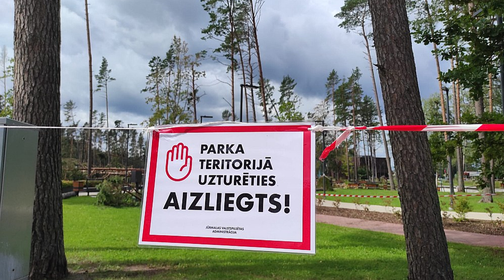 Patlaban drošības apsvērumu dēļ Kauguru parkā ir aizliegts uzturēties.