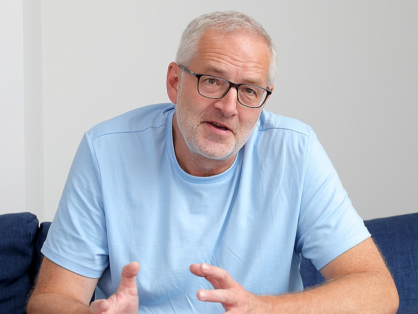 Jānis Domburs: "Man tomēr šķiet ļoti svarīgi, lai katrā raidījumā vismaz vienreiz Ukraina būtu izskanējusi. Lai vismaz kāds piliens zemapziņā paliek."