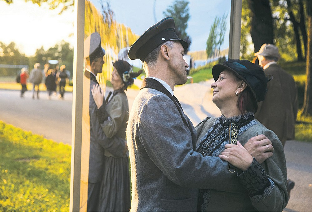 Skats no XIV Latvijas amatierteātru festivāla "Spoguļo", kas 2019. gadā norisinājās Alūksnē, pulcējot ap 1800 dalībnieku no 115 amatierteātriem.
