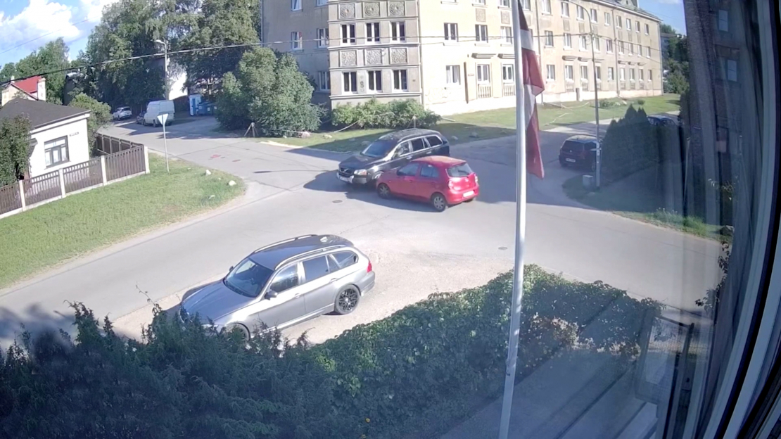 Ceļu satiksmes negadījums dzīvojamā zonā Rīgā, Bajāru un Laimdotas ielu krustojumā.