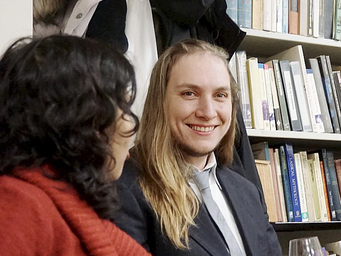 Dzejnieks Olivers Fiļimonovs: “atklāju, ka ir iespējams pastāvēt rakstot”.
