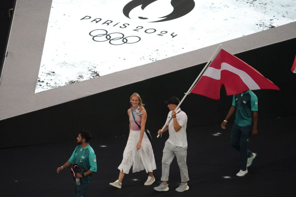 Vieglatlēte Gunta Vaičule un Latvijas BMX frīstaila braucējs Ernests Zēbolds piedalās 2024. gada vasaras olimpisko spēļu noslēguma ceremonijā Parīzē.