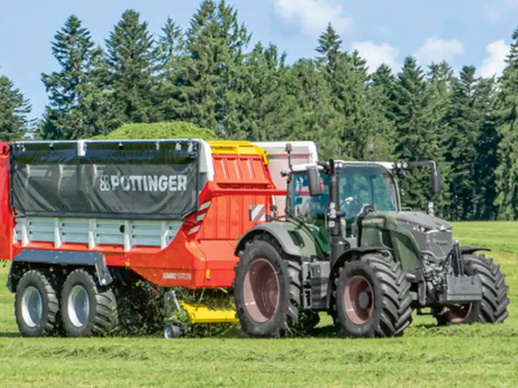 'Pöttinger Jumbo 5000" paškraušanas piekabe.