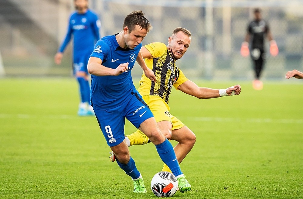 Jānis Ikaunieks (no kreisās) spēlē pret Andoras čempioni guva trīs vārtus pirmajās 22 minūtēs. Viņš ir tikai ceturtais pašmāju futbolists, kurš Latvijas kluba rindās Eirokausu spēlē izcēlies ar "hat-trick".