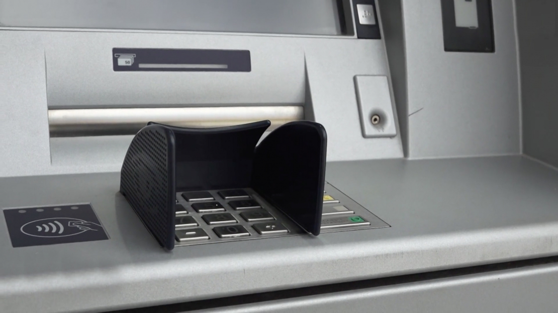Bankas nesaskata vajadzību atjaunot savu filiāļu darbību mazpilsētās.