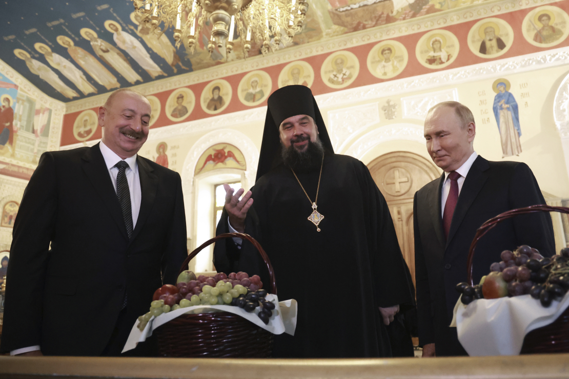 Baku katedrāle. Krievijas diktators Vladimirs Putins un Azerbaidžānas prezidents Ilhams Alijevs.