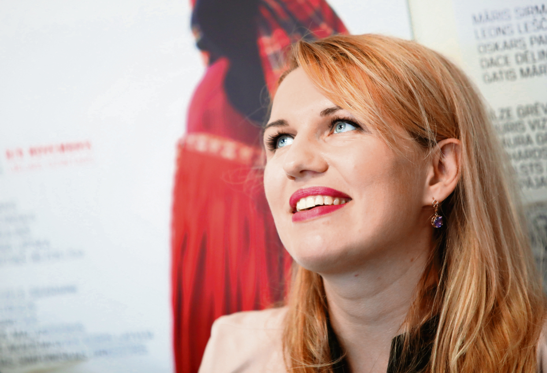 Laura Grecka pašlaik ir teicamā vokālā formā, kas atstāj iespaidu arī uz skatuvisko veidolu, jo tieši viņa iestudējuma norisēs iekļāvās visorganiskāk.