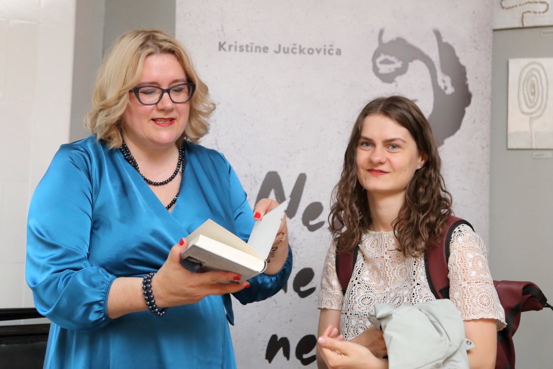 Kristīnes Jučkovičas romāna "Nesaki ne jā, ne nē" atvēršana.