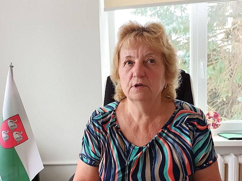 Gulbenes novada pašvaldības domes priekšsēdētāja vietniece Guna Švika: "Lizuma komercdarbībai paredzētajās ēkās pārkāpumus neatrada, taču pārbaužu process nebija ātrs. Bija vajadzīgi skaidrojumi par procedūrām, atbalsts, taču tajā brīdī ne VARAM, ne cita valsts iestāde mums palīgā nenāca. Līdzīgi gājis arī citiem novadiem, kas saskārušies ar programmu degradēto teritoriju sakārtošanai uzņēmējdarbības vajadzībām."