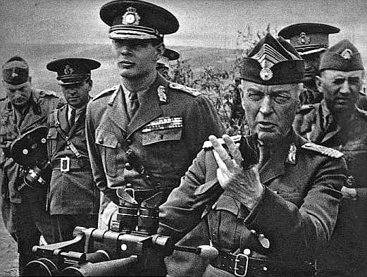 Rumānijas karalis Mihajs I (no kreisās) un maršals Antonesku 1941. gadā.