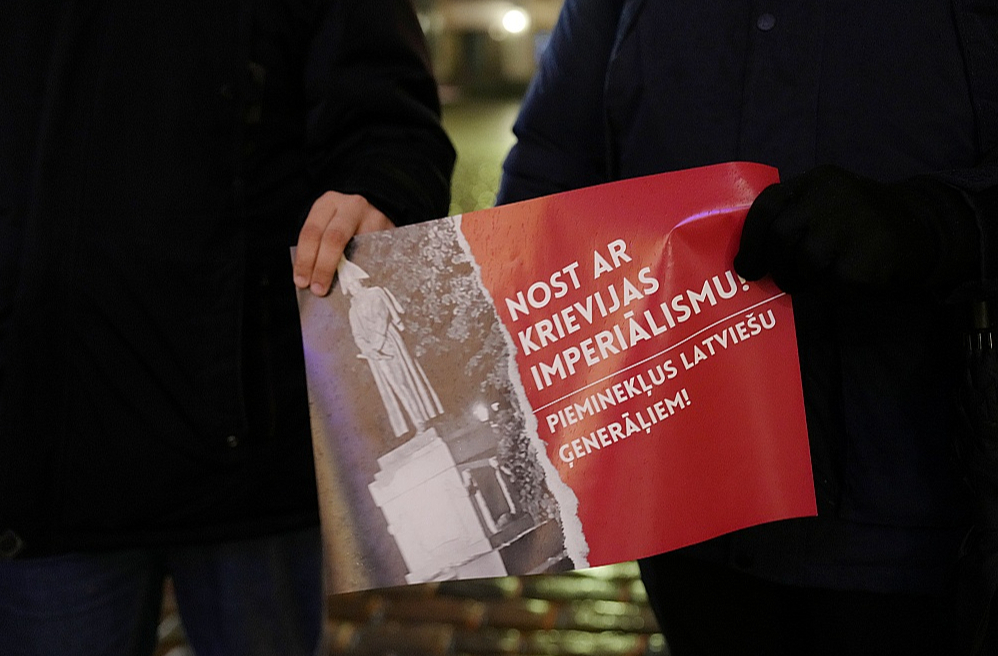 Jautājums, vai tiešām Rīgas centrā jābūt cariskās Krievijas ģenerāļa Barklaja de Tolli piemineklim, izskanējis ne reizi vien, taču tas stāv kā stāvējis.