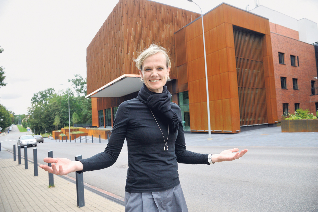 Valmieras teātra direktore Evita Ašeradena: "Remonta gados dodoties viesizrādēs, izlutinājām rīdziniekus, ka Valmieras teātris jau ir tepat, klāt."