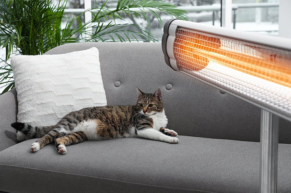 Vienkāršākie infrasarkanie sildītāji telpā var aizstāt elektriskos eļļas radiatorus, jaudīgākie – būt par daļu no mājokļa apkures risinājumiem.