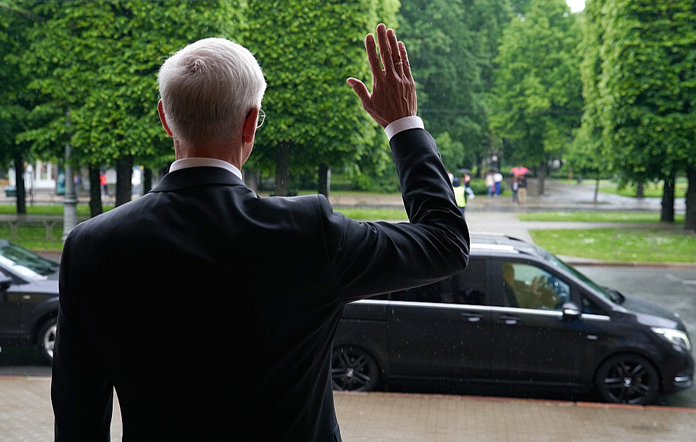 Krišjānis Kariņš politikā darbojies 22 gadus un tagad pauž uzskatu, ka politikā ir jāveicina paaudžu maiņa: "Ir jāļauj nākamajiem nākt vietā."
