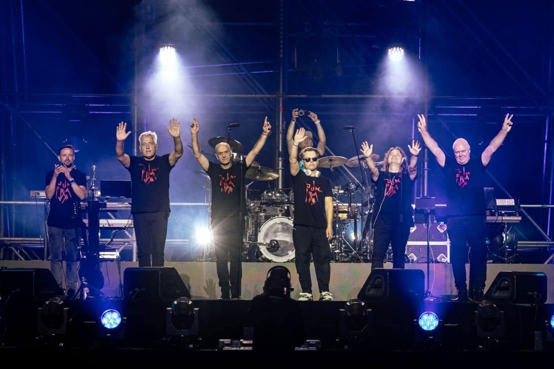Grupa "Jumprava" Mežaparkā.