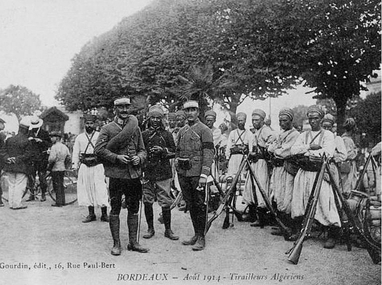 Francijas armijas alžīriešu strēlnieki Bordo 1914. gadā.