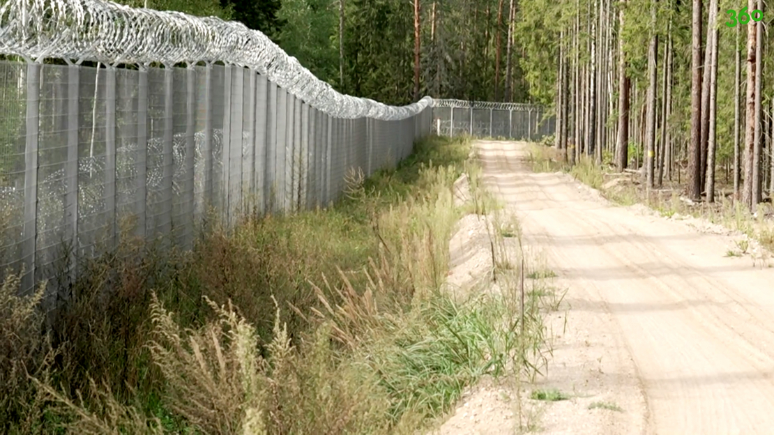 Žogs uz Baltkrievijas robežas migrantu plūsmu samazina, bet neaptur.