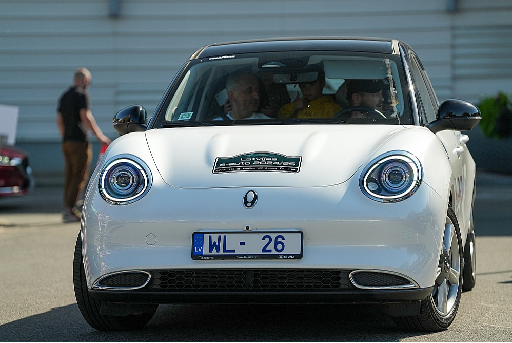 Lētākais un laikam jau tāpēc Latvijā šogad pirktākais (astoņos mēnešos 109) elektroauto pie "Spices" – "GWM Ora".