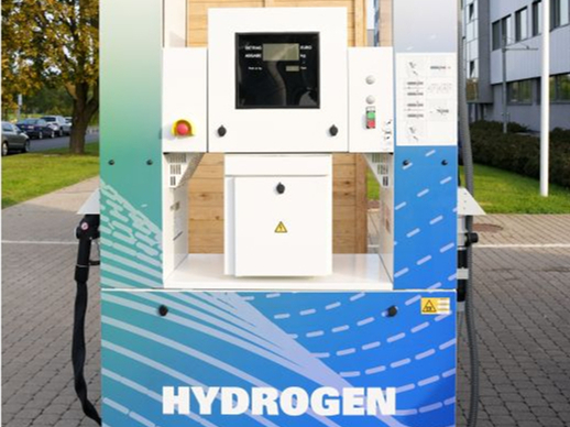 Ūdeņraža-elektriskā transporta uzpildes stacija pērn organizētajā forumā "Ūdeņradis mobilitātei un enerģijai".
