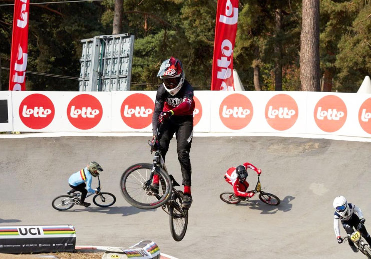 Astoņpadsmit gadus vecais ikšķilietis Edgars Langmanis ir viens no daudzsološākajiem jaunajiem BMX braucējiem Latvijā un Eiropā.