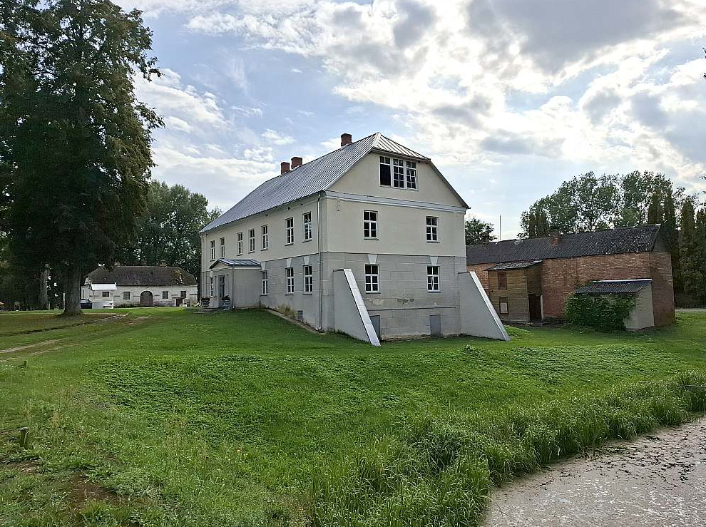 Dvietes muiža atdzimusi, pateicoties vietējo entuziastu pūliņiem.