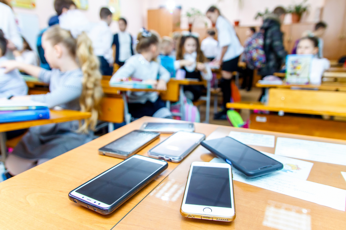 Mobilie telefoni un skola.