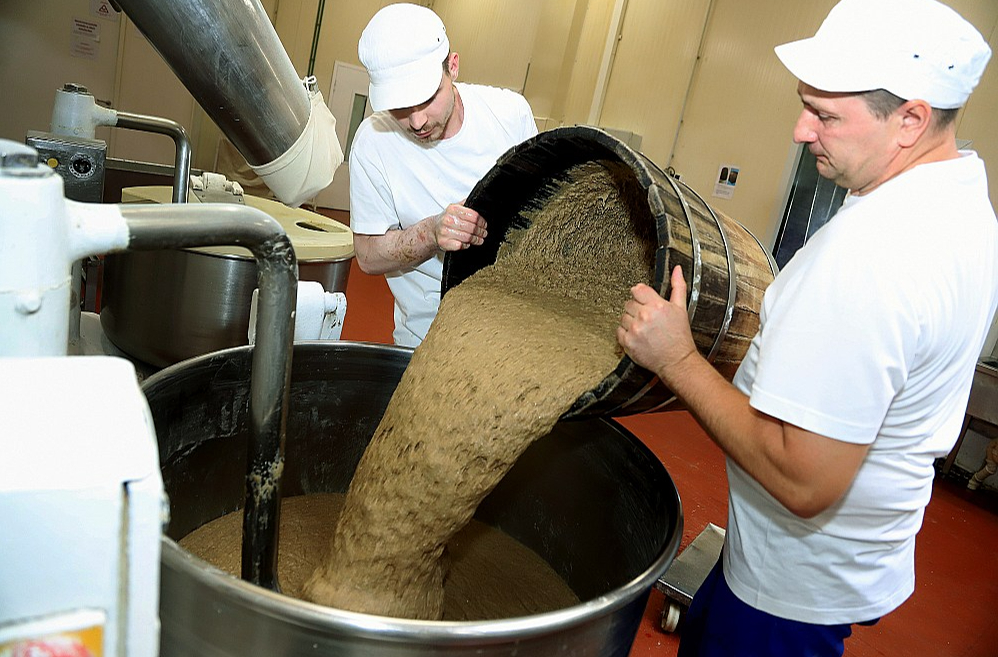 Top rupjmaizes mīkla. Ražotāji apgalvo, ka tradicionālās receptes tiek koriģētas vien minimāli, jo svarīga prioritāte ir saglabāt ierasto mājās ceptas maizes garšu. Uztura speciālisti iesaka, domājot par paaugstinātu cukuru, ierobežot limonādes dzeršanu, bet maizi likt mierā.