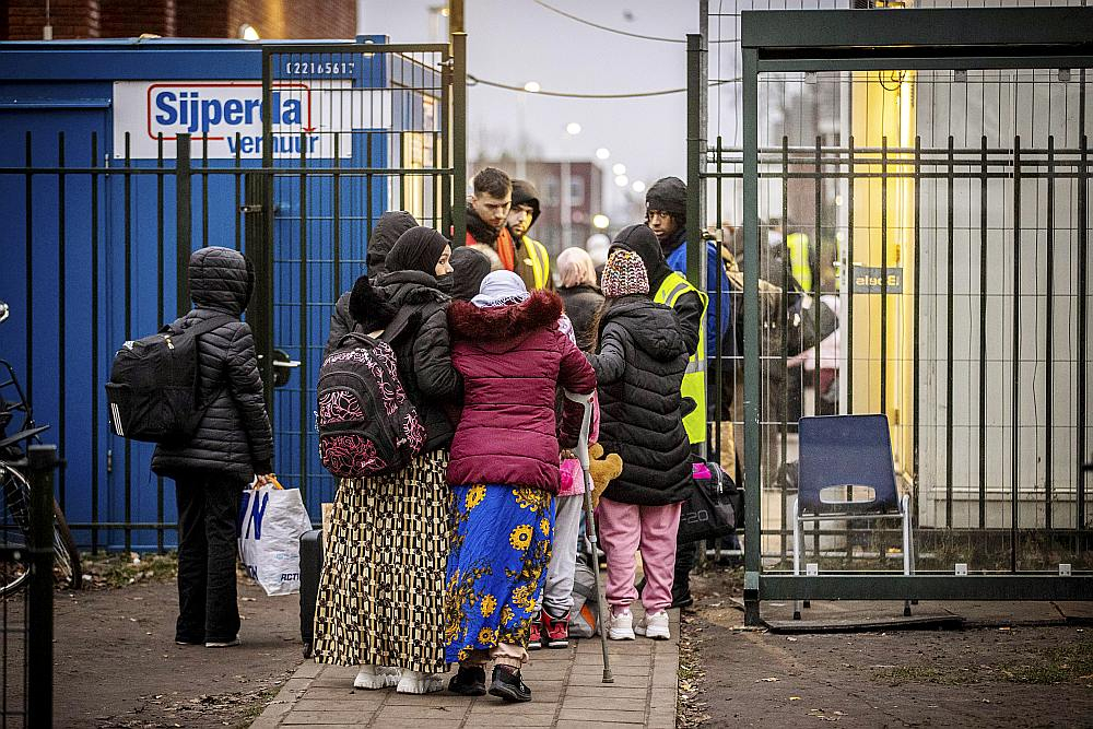 Patvēruma meklētāji pagājušā gada decembrī bēgļu centrā Terapelā Nīderlandes ziemeļaustrumos.