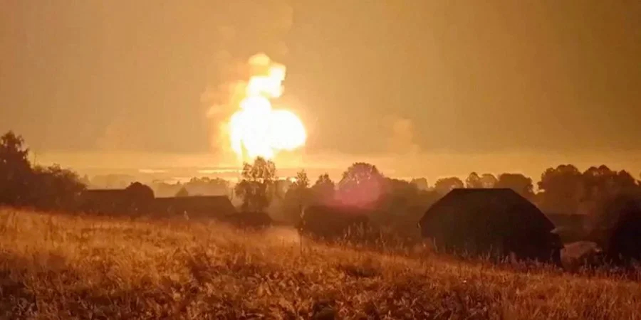 Sestdienas uzlidojumā krievu arsenālam Tveras apgabalā iznīcinātas 58 noliktavu ēkas.