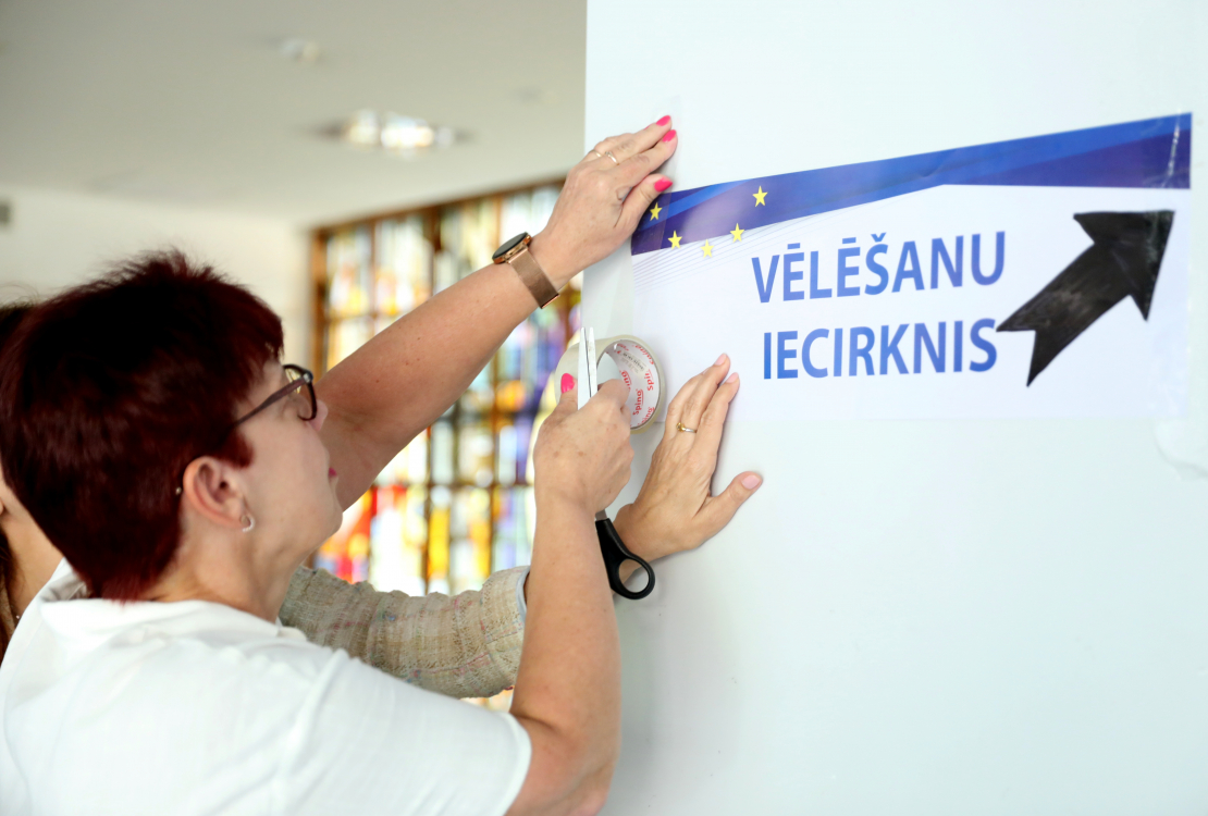 Vēlēšanu iecirknis Rīgas Natālijas Draudziņas vidusskolā.