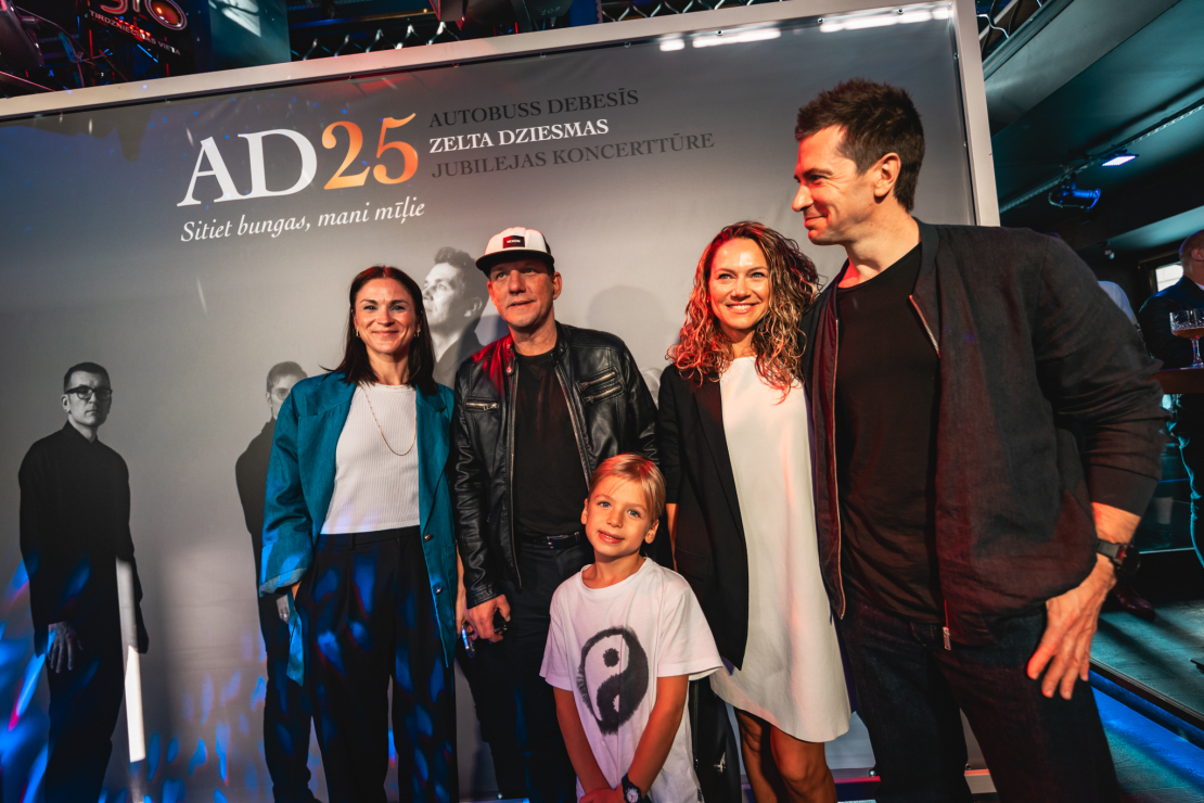Grupa "Autobuss debesīs" prezentē jauno CD.
