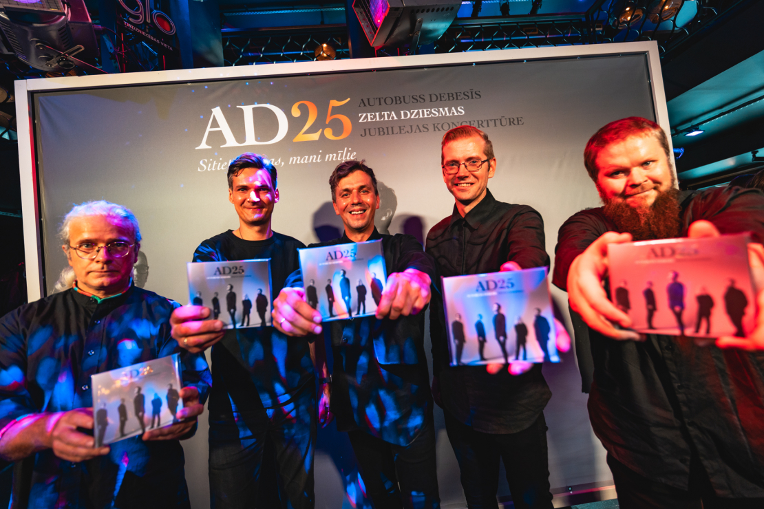 Grupa "Autobuss debesīs" prezentē jauno CD.