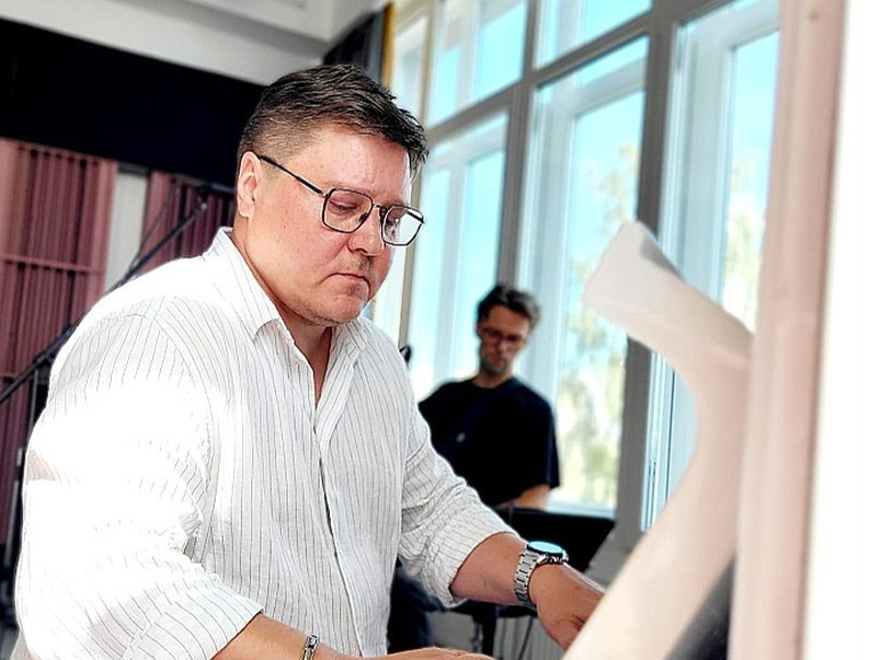 Mārtiņš Egliens: "Nezinu, vai (mana mūzika) kādam patiks, vai kādu uzrunās, bet skaidri zinu, ka jūtos laimīgs, jo, šķiet, eju pareizu ceļu."