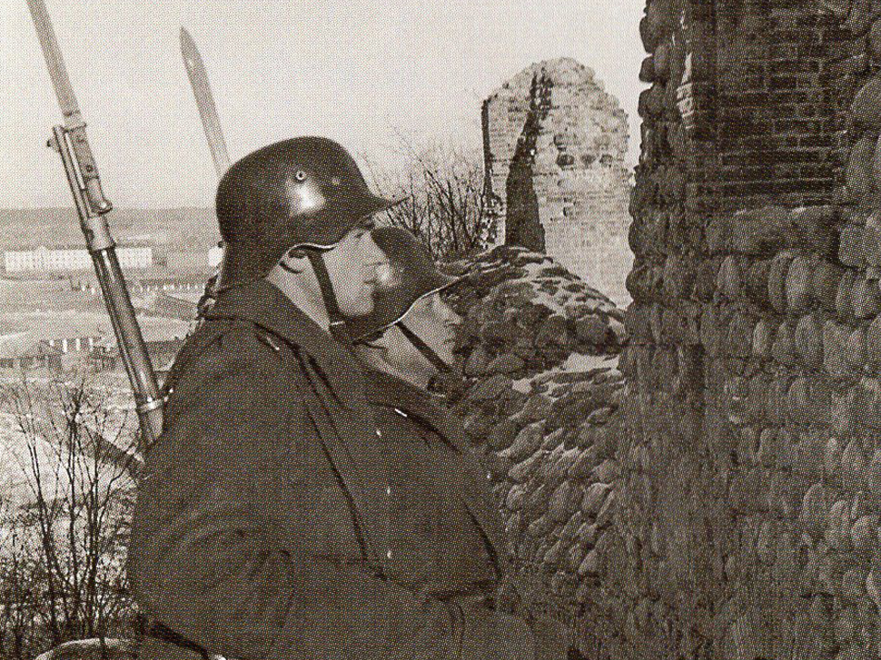Lietuvas armijas pirmā sardze pie Ģedimina torņa. Viļņa, 1939. gada 29. oktobris.