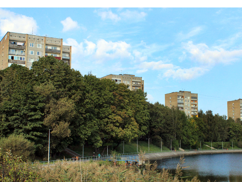 No Brīvības gatves līdz dzelzceļam – 400 metru garumā izbūvēta izgaismota gājēju promenāde. Arī atjaunots kanāla krasta stiprinājums. Gar promenādes malu izveidotas atpūtas vietas – "kabatas" –, kurās izvietoti soliņi.