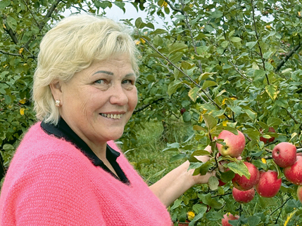 Inese Skrēbena: "SIA "Pienjāņi" uzņēmējdarbības modelis balstās arī uz vērtības pievienošanu mūsu ar bioloģiskajām metodēm audzētajiem āboliem – ražojam sidru."