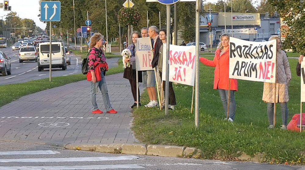 Biedrības "Lielupes parka un skvēra saglabāšana Cukura ielā 2, Jelgavā" piketus iecerējusi turpināt līdz pašvaldību vēlēšanām 2025. gada jūnijā.
