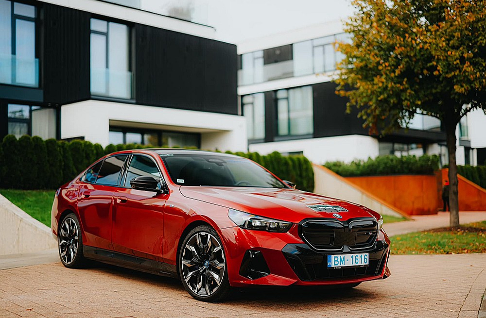 Konkursa uzvarētājs "BMW i5 M60 x-drive".